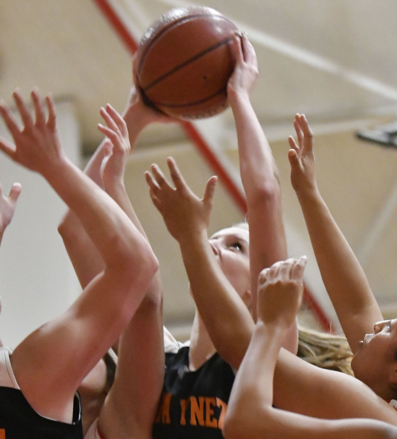 120418 SY SM g basketball 12.jpg